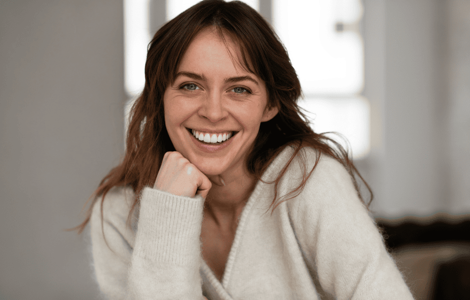 Susanne Renate Schneider im weißen Pullover